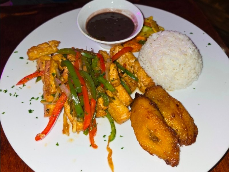 What I Eat on Long Travel Days as a&nbsp;Vegan